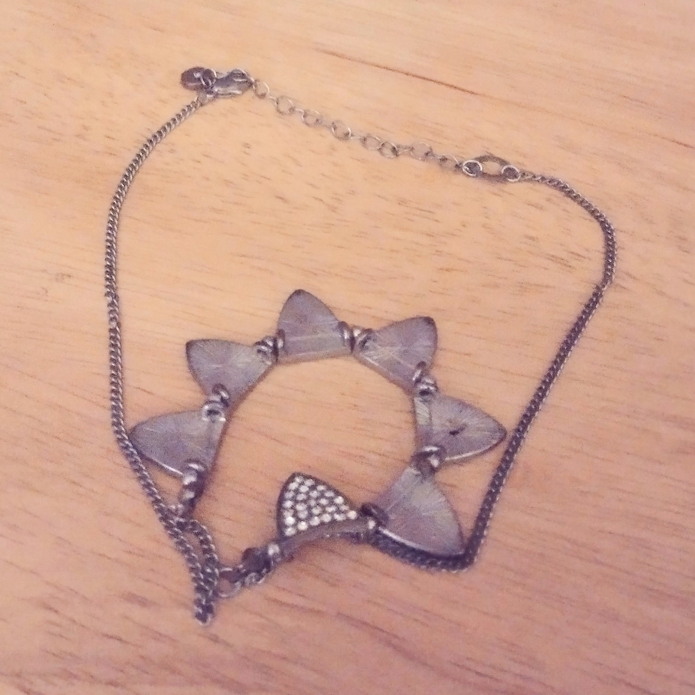 **FREE* W/ Purchase!* Necklace Silver Elegant with Triangle Pendants Rhinestones - Picture 3 of 8
